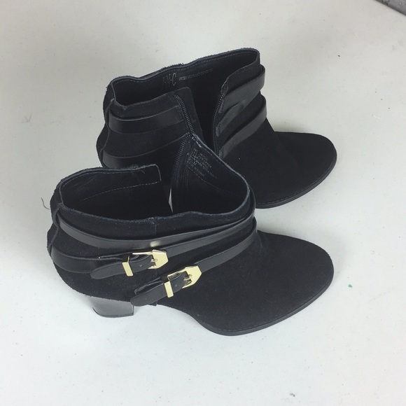 Black boots - Picture 2 of 5